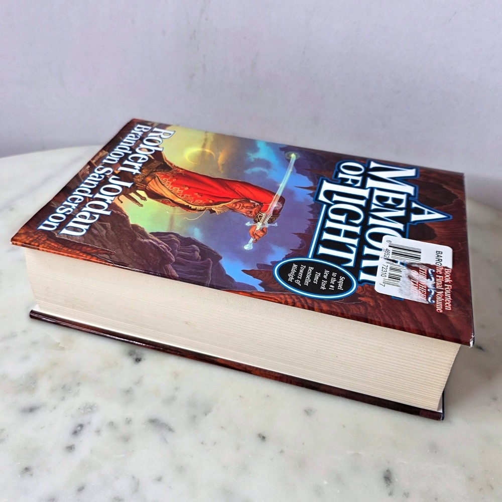 A Memory of Light Robert Jordan Brandon Sanderson HC 1st Ed 6 Print 2013 WOT DJ - Picture 5 of 8